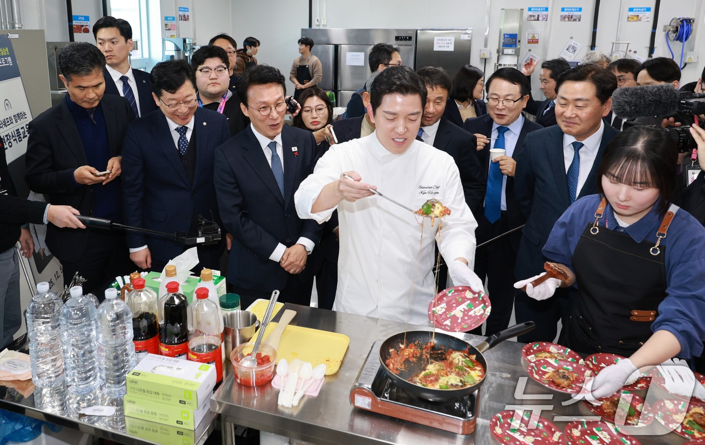 "청년, K-푸드 성장 핵심"...정부·전북도, 청년식품기업 지원 강화 - 뉴스 썸네일 이미지