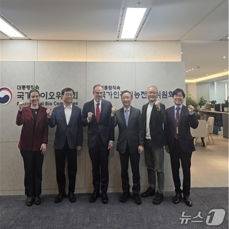 임문영 국가인공지능전략위원회 상근 부위원장이 데이비드 자폴스키 아마존 글로벌 대외 정책 및 법무 총괄 수석 부회장과 5일 면담했다. 2025.12.05/뉴스1&#40;국가인공지능전략위원회 제공&#41;