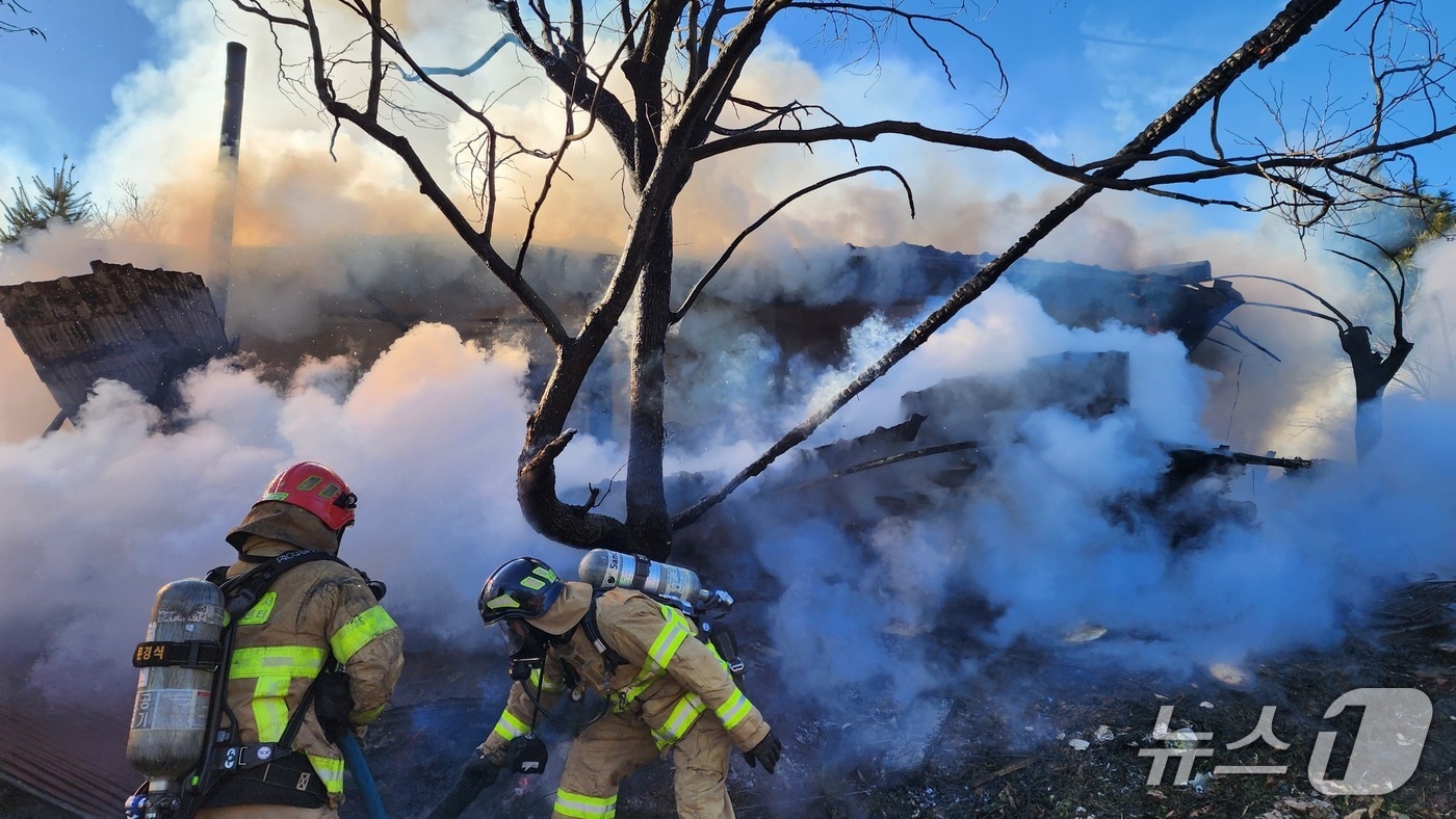  태안 단독주택 화재 현장. &#40;태안소방서 제공, 재판매 및 DB금지&#41; / 뉴스1