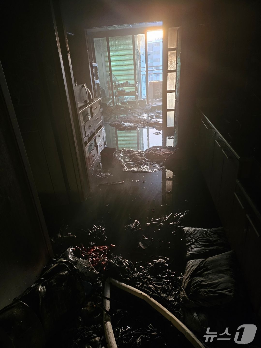 강원 철원 동송읍 이평리 아파트 화재 현장.&#40;강원도소방본부 제공, 재판매 및 DB금지&#41;