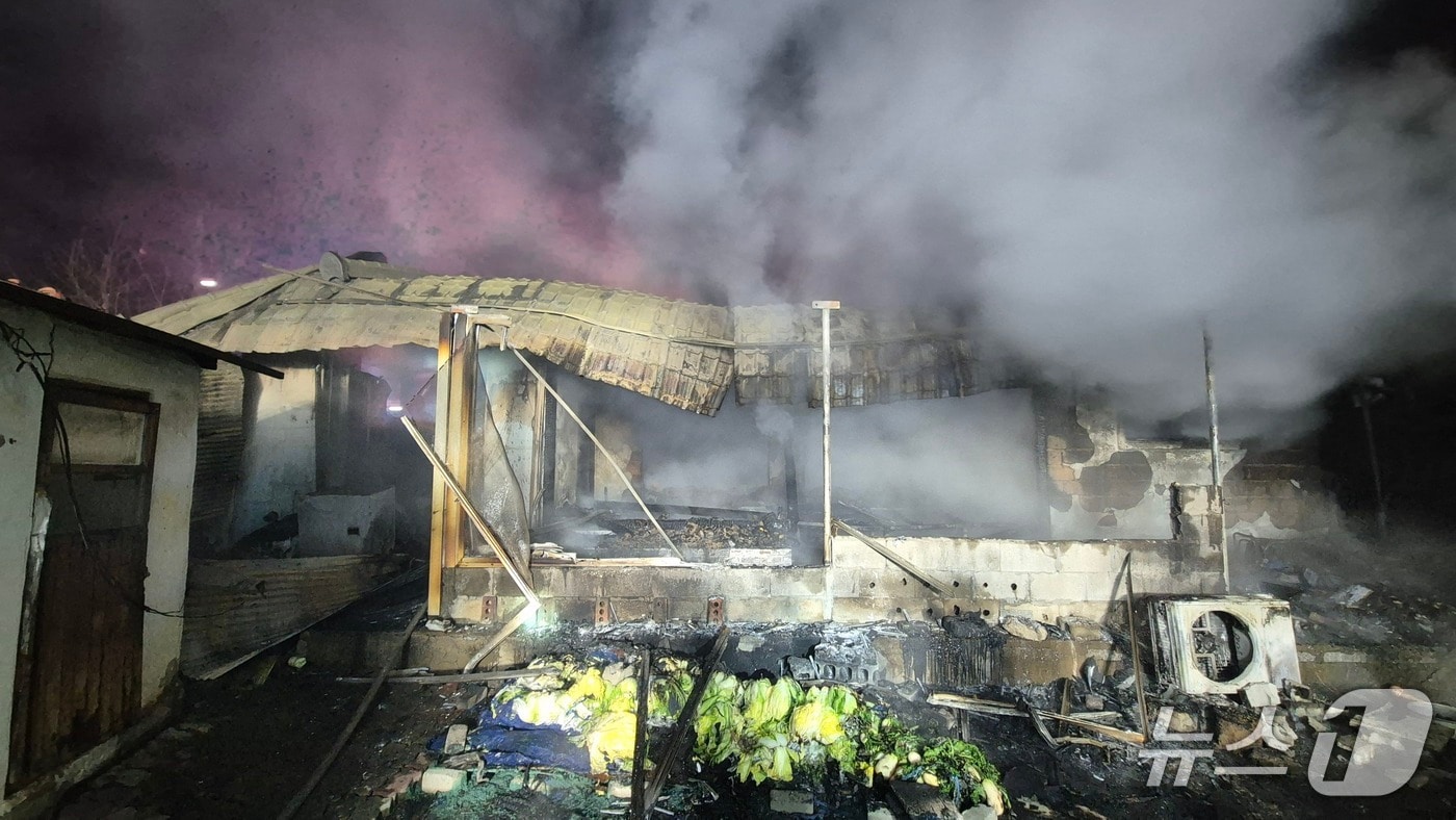 김제시 용지면의 한 단독주택에서 불이 나 80대가 숨졌다.&#40;전북소방 제공. 재판매 및 DB금지&#41;2025.12.6/뉴스1