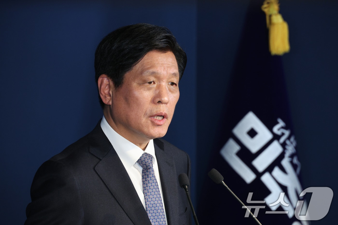 조승래 더불어민주당 사무총장이 7일 서울 여의도 중앙당사에서 기자간담회를 하고 있다. 조 사무총장은 내란전담재판부 설치와 필리버스터(무제한 토론) 등과 관련한 입법 과정에서 부족한 부분이 있다면 보완에 나서겠다고 밝혔다. 2025.12.7/뉴스1 ⓒ News1 신웅수 기자