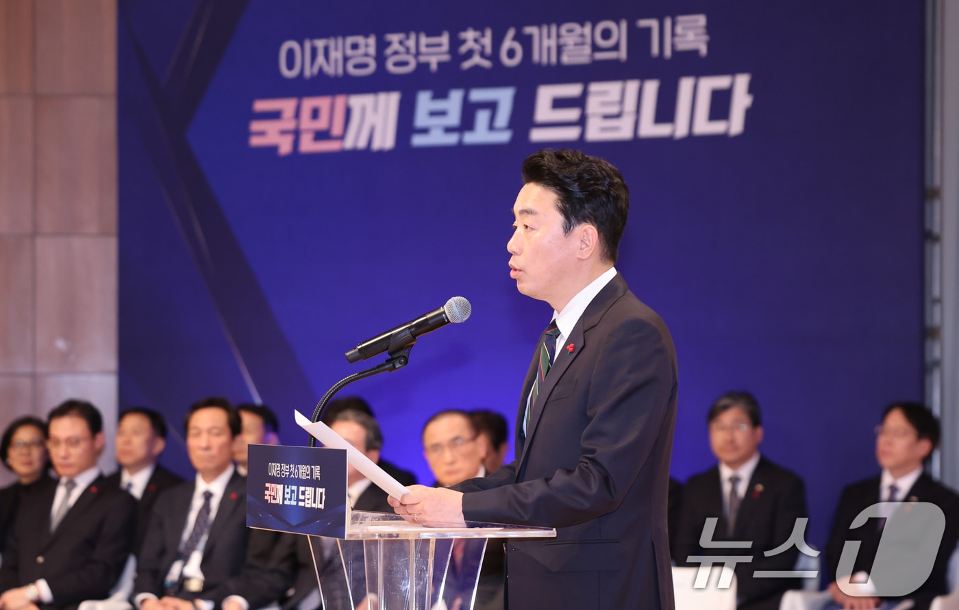 강훈식 대통령 비서실장이 7일 서울 용산 대통령실 청사에서 열린 '이재명 정부 출범 6개월 성과 간담회'에서 발언하고 있다. 2025.12.7/뉴스1 ⓒ News1 허경 기자