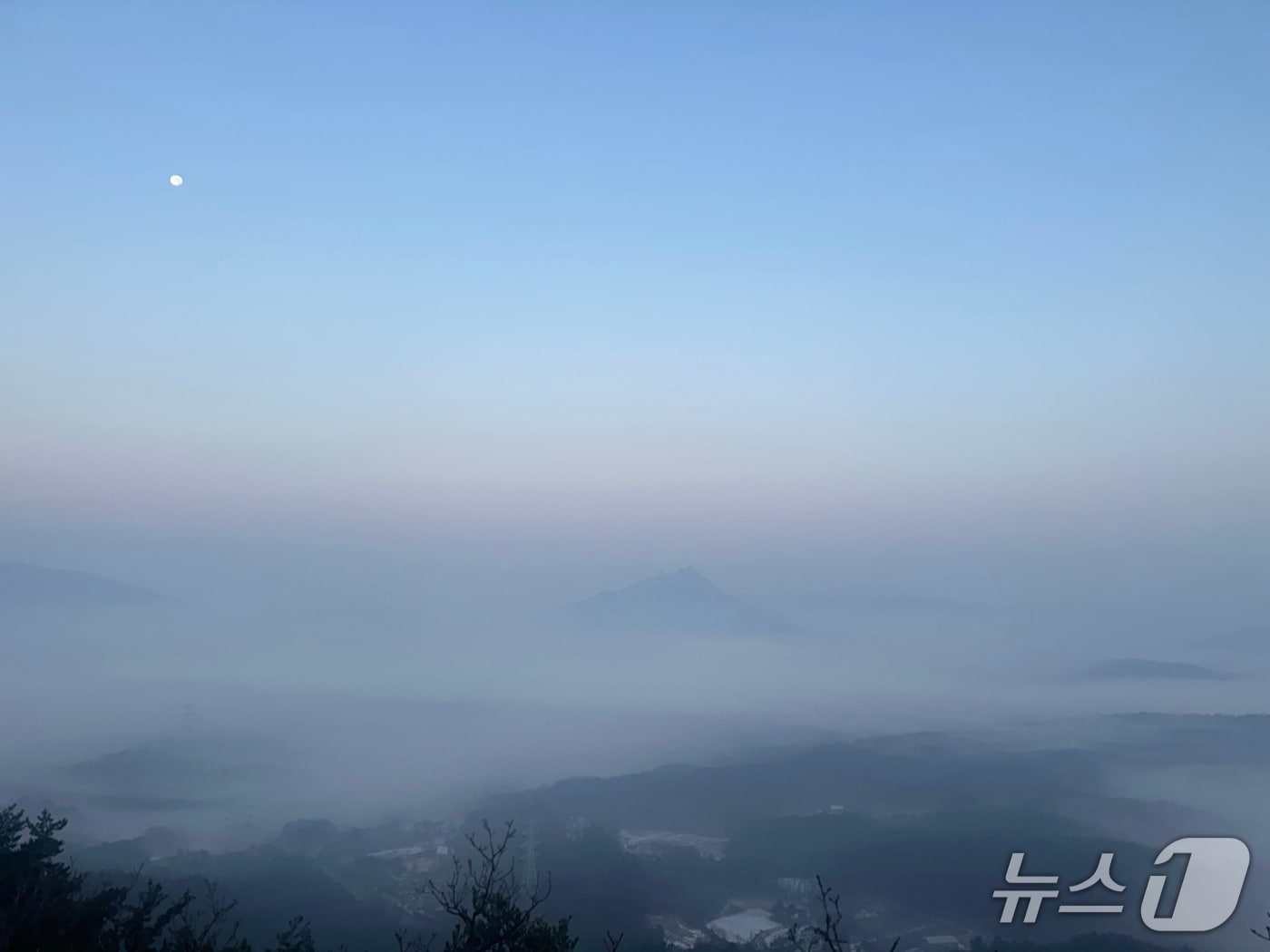 7일 오전 7시께 의정부 천보산에서 바라본 경기북부 일대. 2025.12.7/뉴스1 ⓒ News1 이상휼 기자