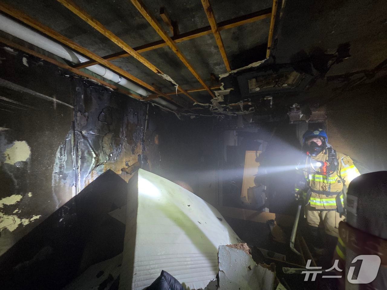 화재 현장. (경기도소방재난본부 제공. 재판매 및 DB 금지) 2025.12.8/뉴스1