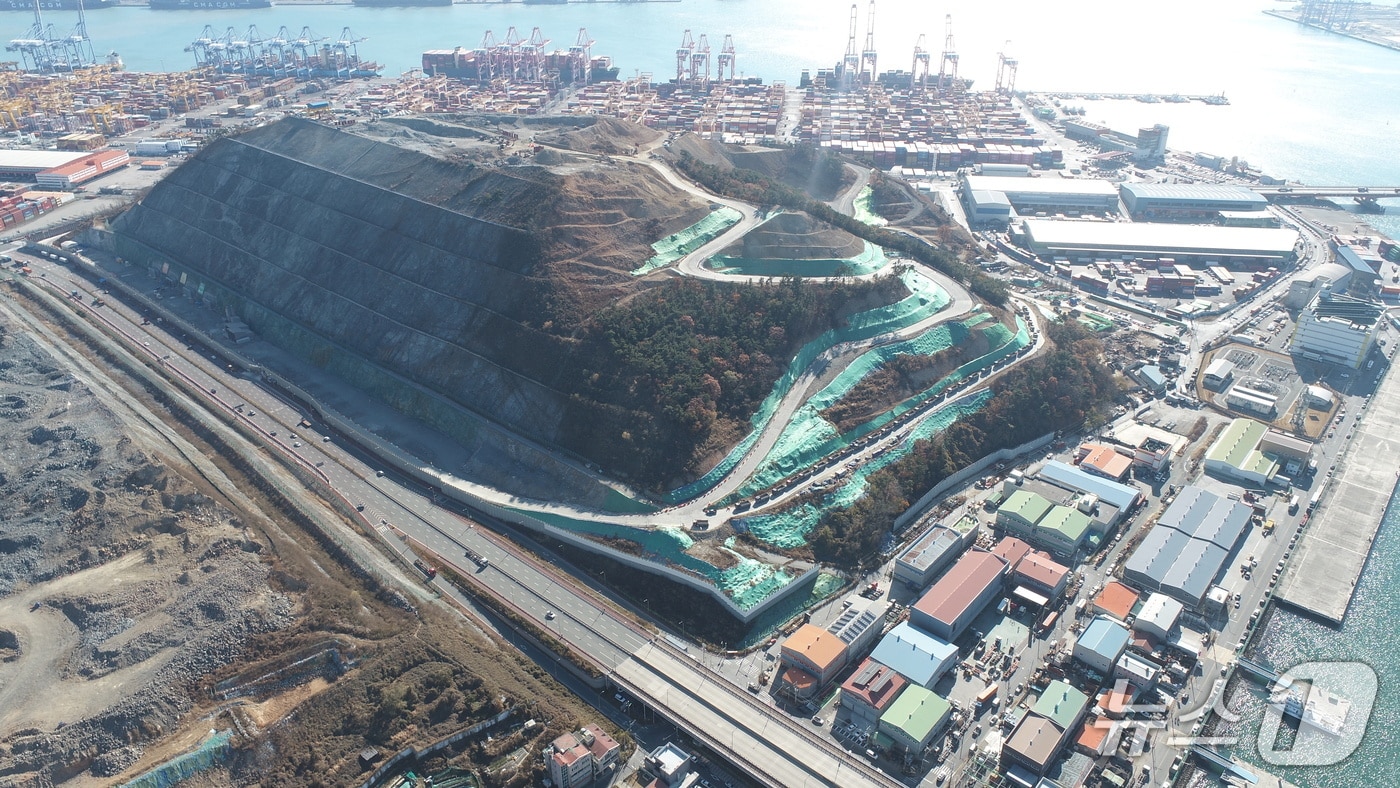 부산 신항 북컨테이너 2단계 항만배후단지 조성공사 현장 전경 (부산항만공사 제공. 재판매 및 DB금지)