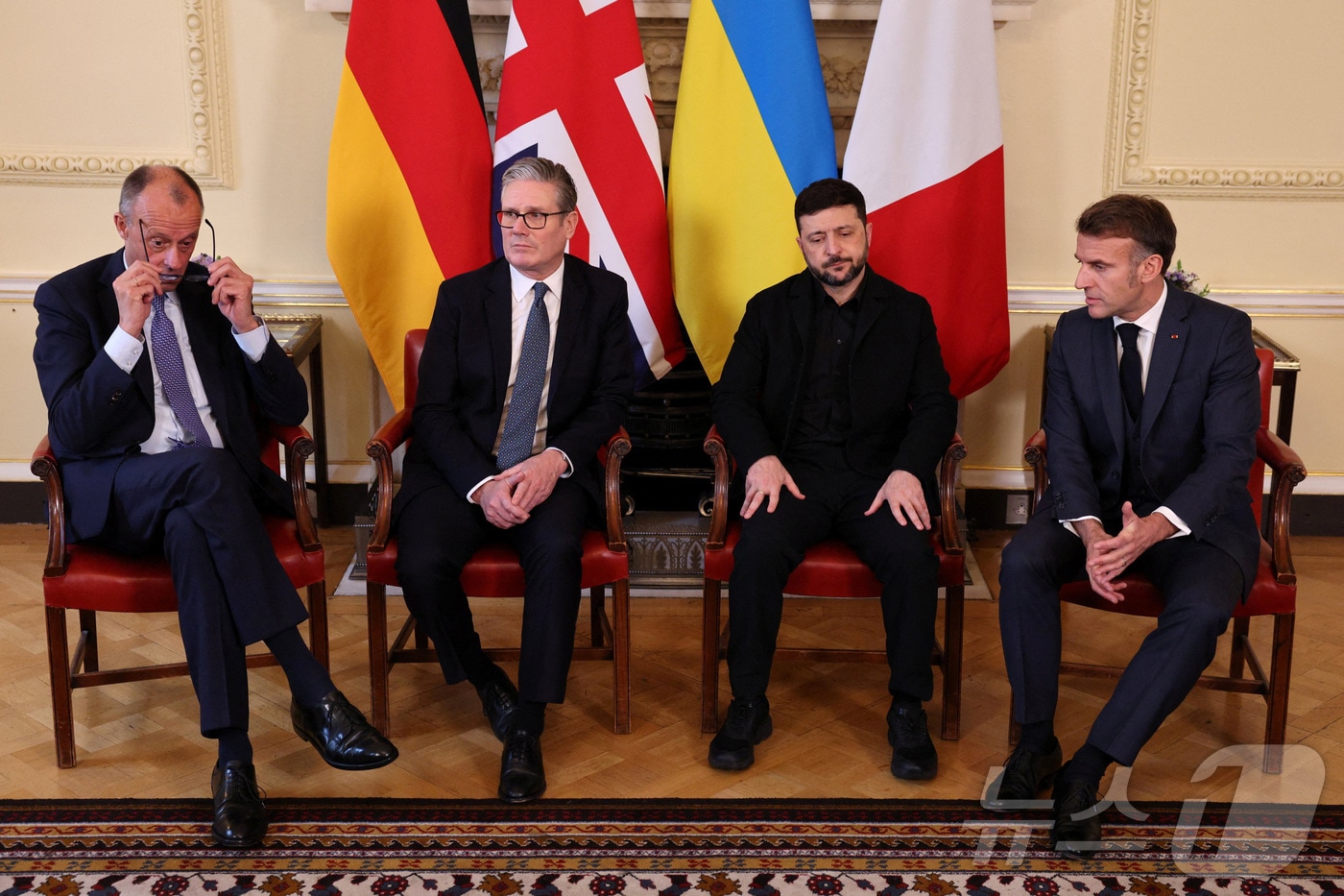 프리드리히 메르츠 독일 총리&#40;왼쪽부터&#41;와 키어 스타머 영국 총리, 볼로디미르 젤렌스키 우크라이나 대통령, 에마뉘엘 마크롱 프랑스 대통령이 8일&#40;현지시간&#41; 영국 런던 다우닝가 10번지에서 우크라이나 전쟁 대책을 논의하기 위해 비공개 회담에 들어갔다. 2025.12.8 ⓒ 로이터=뉴스1 ⓒ News1 김경민 기자