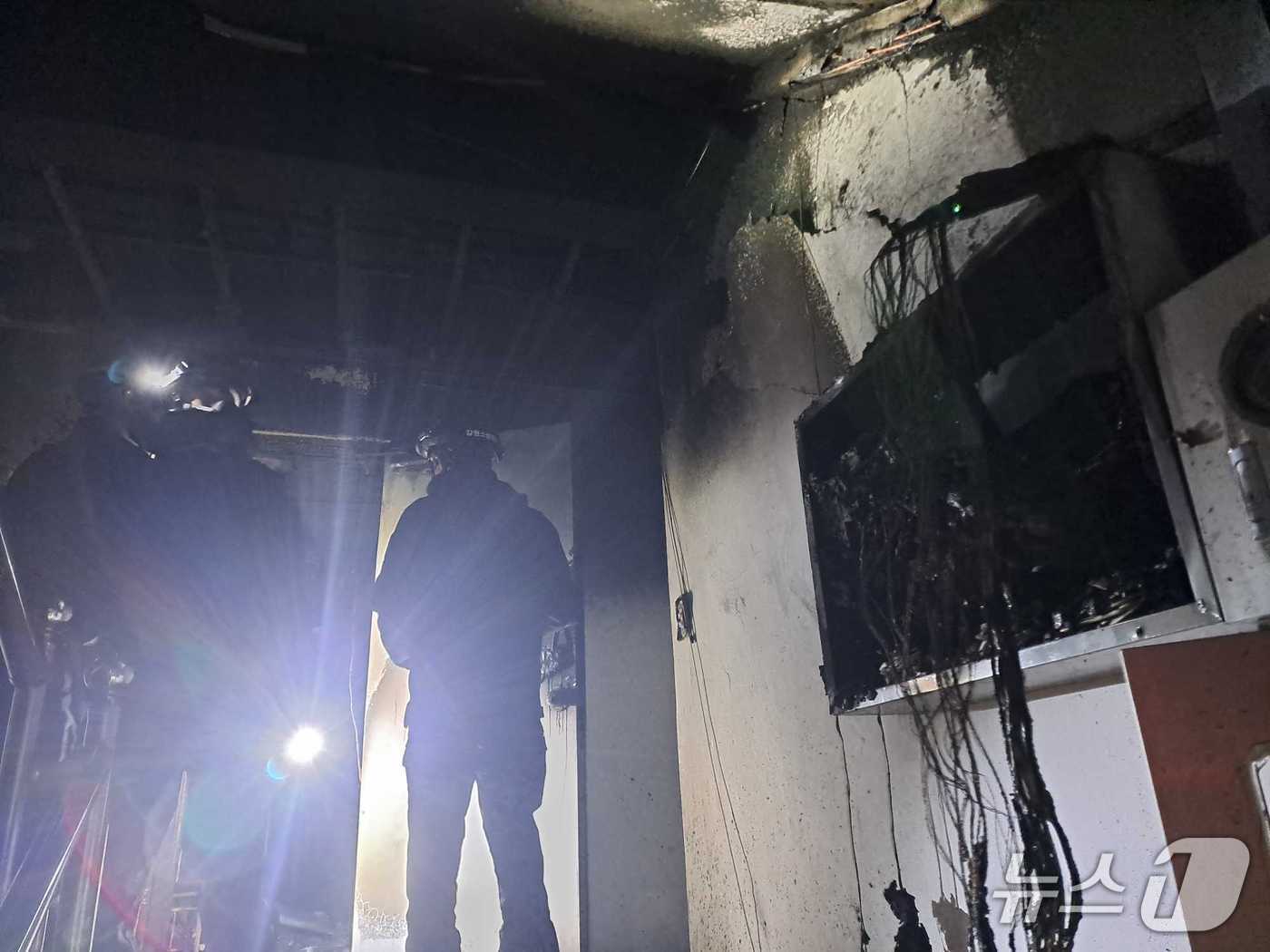 9일 새벽 강원 강릉시 성산면 금산리 원룸화재 현장.(강원도소방본부 제공, 재판매 및 DB 금지) 2025.12.9/뉴스1