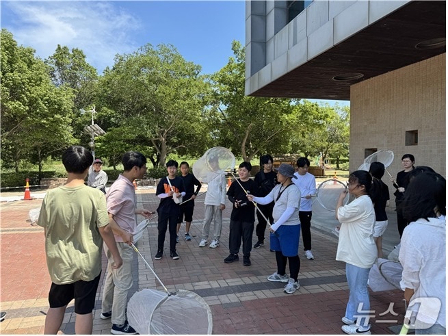 낙동강하구 청소년지킴이 활동 모습.(부산시 제공. 재판매 및 DB금지)