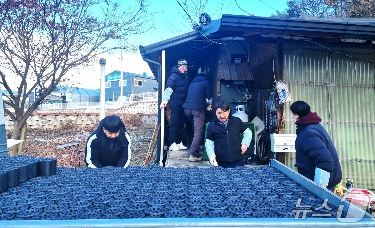 제천시청 공무원 친목 모임인 생선회.(제천시 제공. 재판매 및 DB금지) /뉴스1