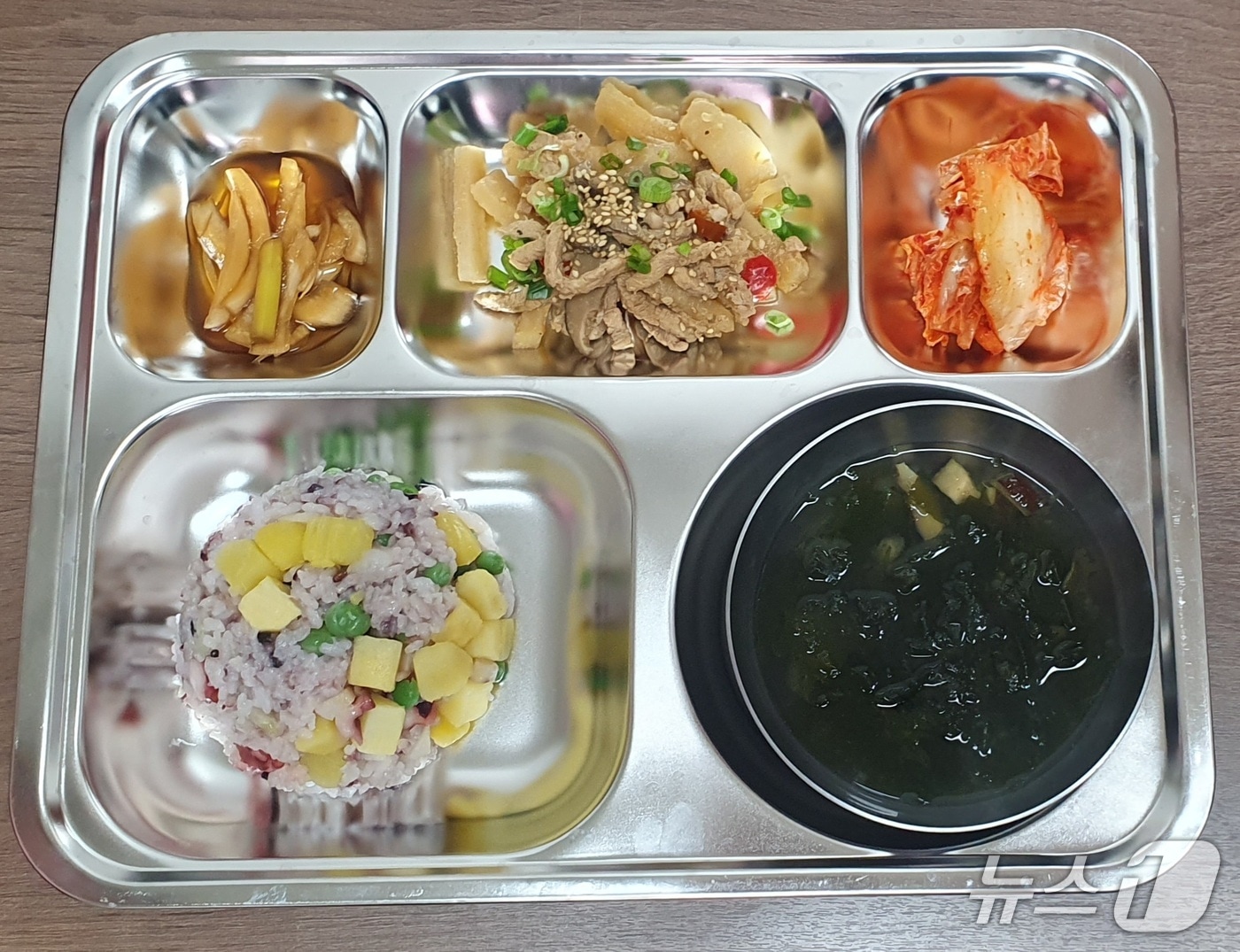 제주 향토음식을 활용한 급식용 간편식(제주도 제공. 재판매 및 DB금지)/뉴스1