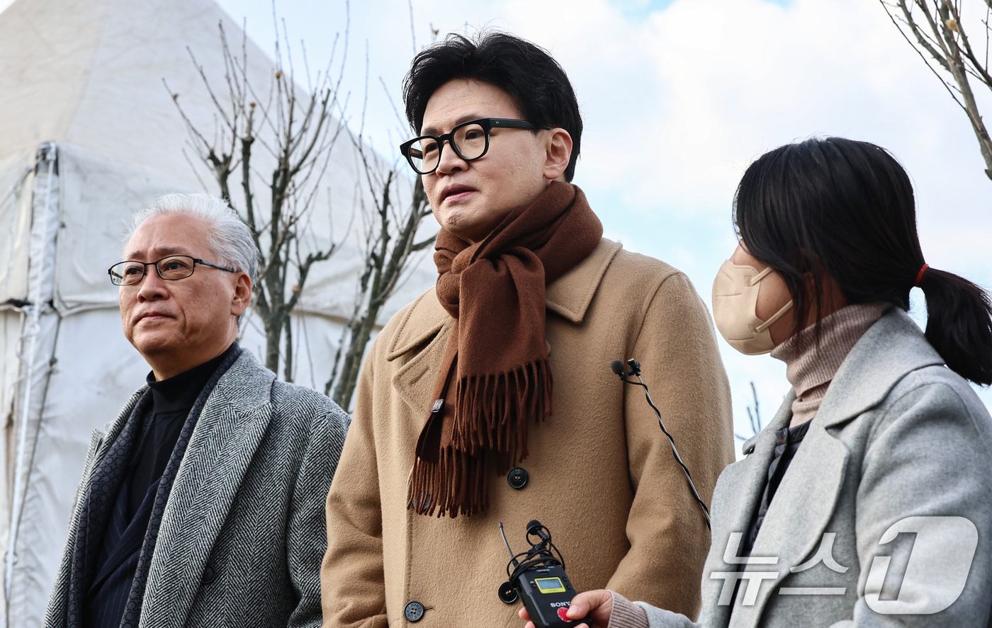 한동훈 국민의힘 전 대표가 9일 서울 여의도 국회 앞에서 열린 군인 재해보상법 개정 촉구 시위에 동참하고 있다. 2025.12.9/뉴스1 ⓒ News1 김도우 기자