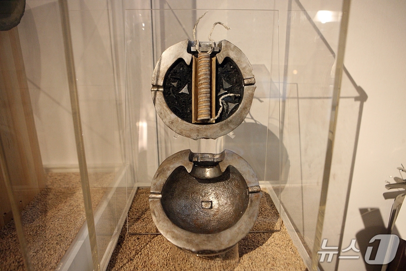 지난 2018년 고창군 무장읍성 군기고 발굴조사 때 출토된 비격진천뢰.(고창군 제공. 재판매 및 DB금지)2025.12.9/뉴스1