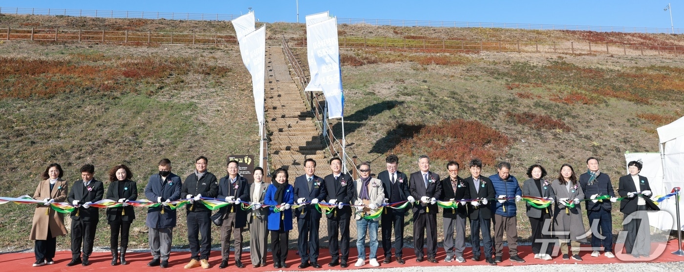9일 완주군 경천저수지 일원에서 '둘레길·황톳길 준공식'이 열렸다. 완주군 제공. 재판매 및 DB금지)2025.12.9/뉴스1