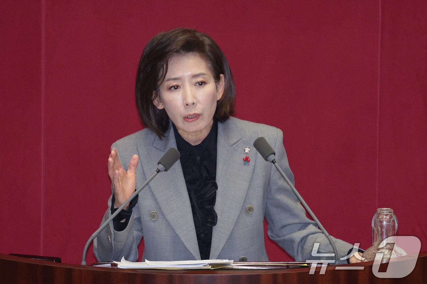 나경원 국민의힘 의원이 9일 서울 여의도 국회에서 열린 제429회국회&#40;정기회&#41; 제16차 본회의에서 가맹사업거래의 공정화에 관한 법률 일부개정법률안에 대한 무제한 토론&#40;필리버스터&#41;을 하고 있다. 2025.12.9/뉴스1 ⓒ News1 신웅수 기자