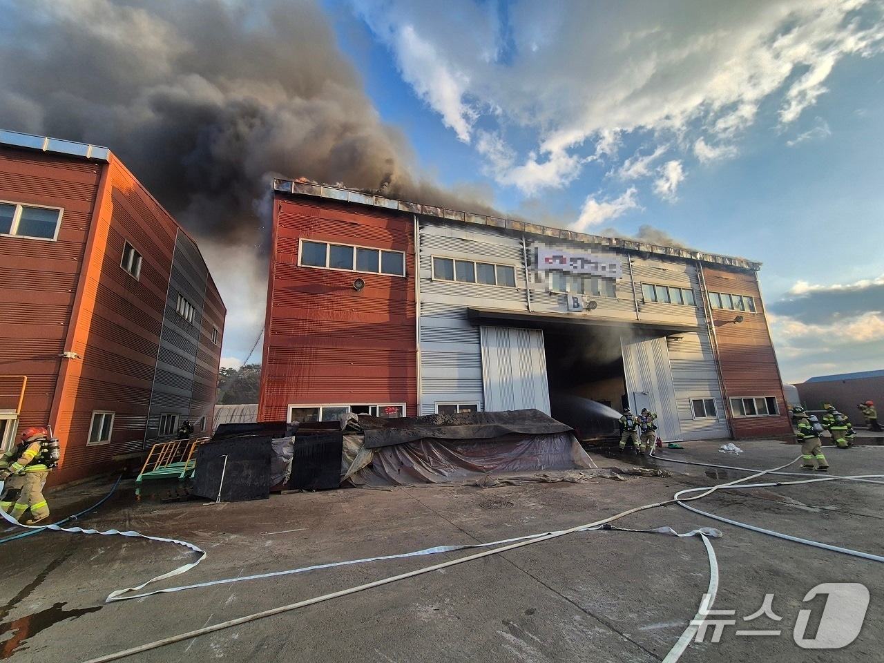 당진 고대면 열처리 공장 화재 현장. (당진소방서 제공, 재판매 및 DB금지) / 뉴스1