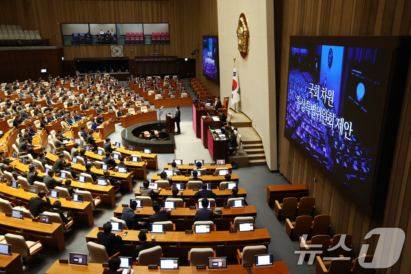 이재명 더불어민주당 대표가 10일 오전 서울 여의도 국회에서 열린 본회의에서 교섭단체 대표연설을 하고 있다. 2025.2.10/뉴스1 ⓒ News1 김민지 기자