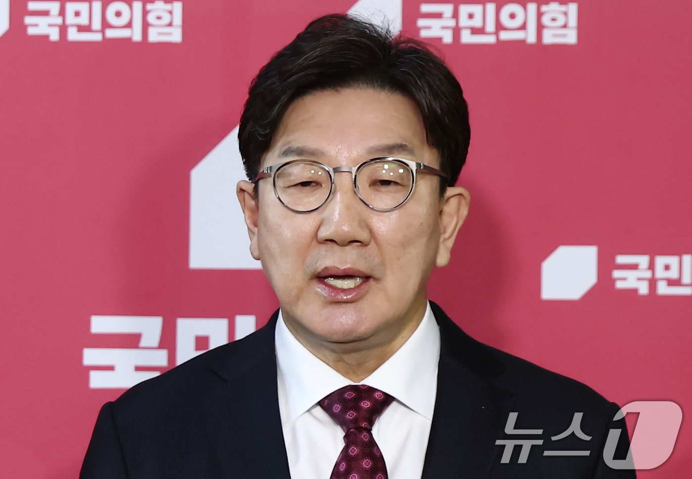 권성동 국민의힘 원내대표가 10일 오후 서울 여의도 국회에서 현안 관련 브리핑을 하고 있다. 2025.2.10/뉴스1 ⓒ News1 김민지 기자