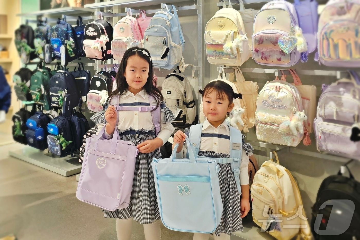 신세계백화점 센텀시티는 오는 3월 신학기를 앞두고 가격·연령대별 다양한 상품과 프로모션을 선보인다.(신세계 센텀시티 제공) 