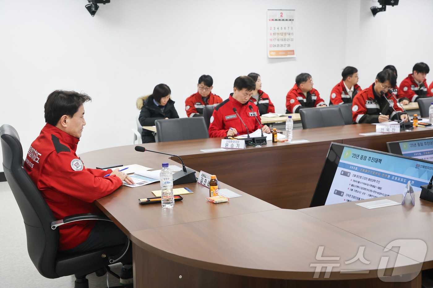 봄철 산불방지 대비 태세 현장점검에 나선 김진태 강원도지사.(강원도 제공) 2025.2.11/뉴스1