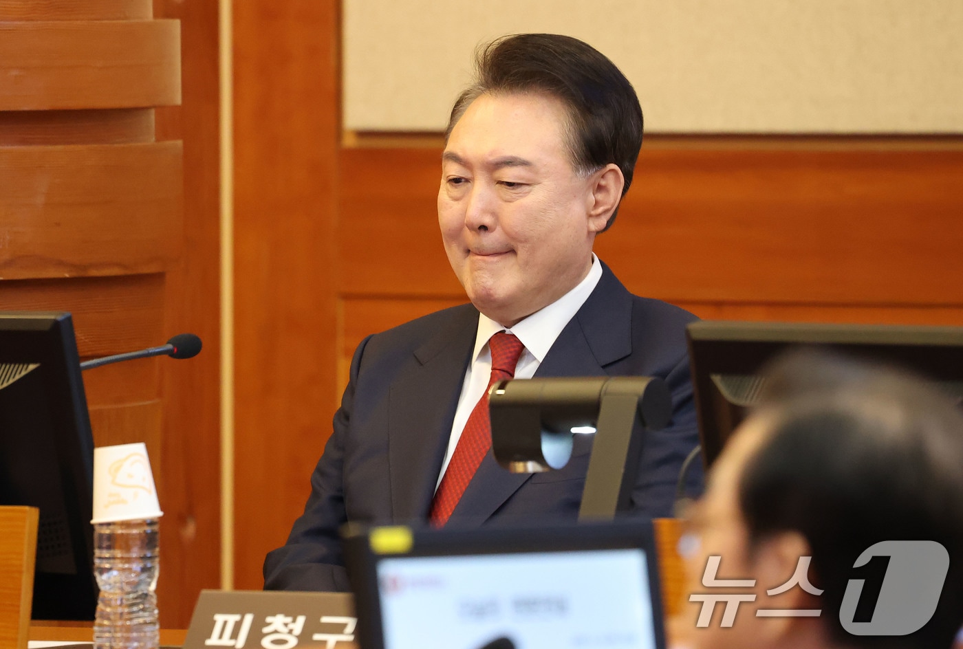 윤석열 대통령이 13일 서울 종로구 헌법재판소에서 열린 탄핵심판 8차 변론에 출석해 있다. 2025.2.13/뉴스1 ⓒ News1 사진공동취재단