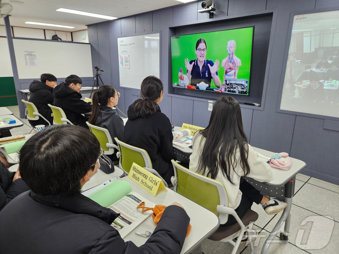 호주 뉴잉글랜드대학 연계 고등학생 대상 화상 프로젝트 수업 운영 모습.(제주국제교육원 제공)