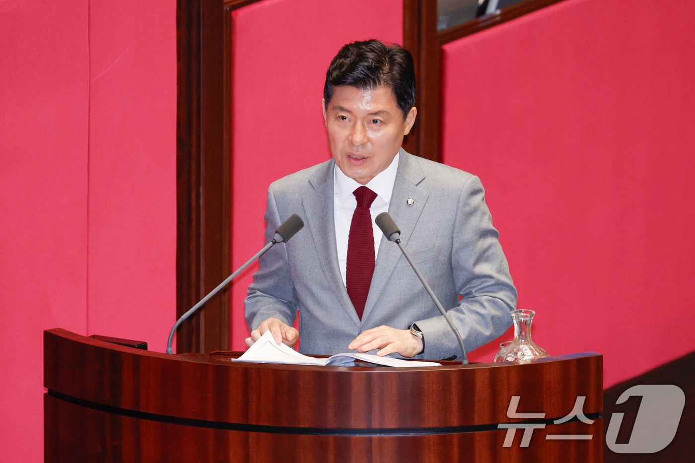 구자근 국민의힘 의원이 13일 오후 서울 여의도 국회에서 열린 제422회국회(임시회) 제5차 본회의에서 최상목 대통령 권한대행 부총리 겸 기획재정부 장관에게 경제에 관한 대정부 질문을 하고 있다. 2025.2.13/뉴스1 ⓒ News1 안은나 기자
