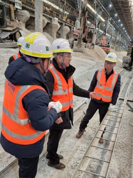 박정현 코레일유통 대표이사가 13일 동해본부를 방문해 현장점검을 하고 있다.(코레일유통 제공)