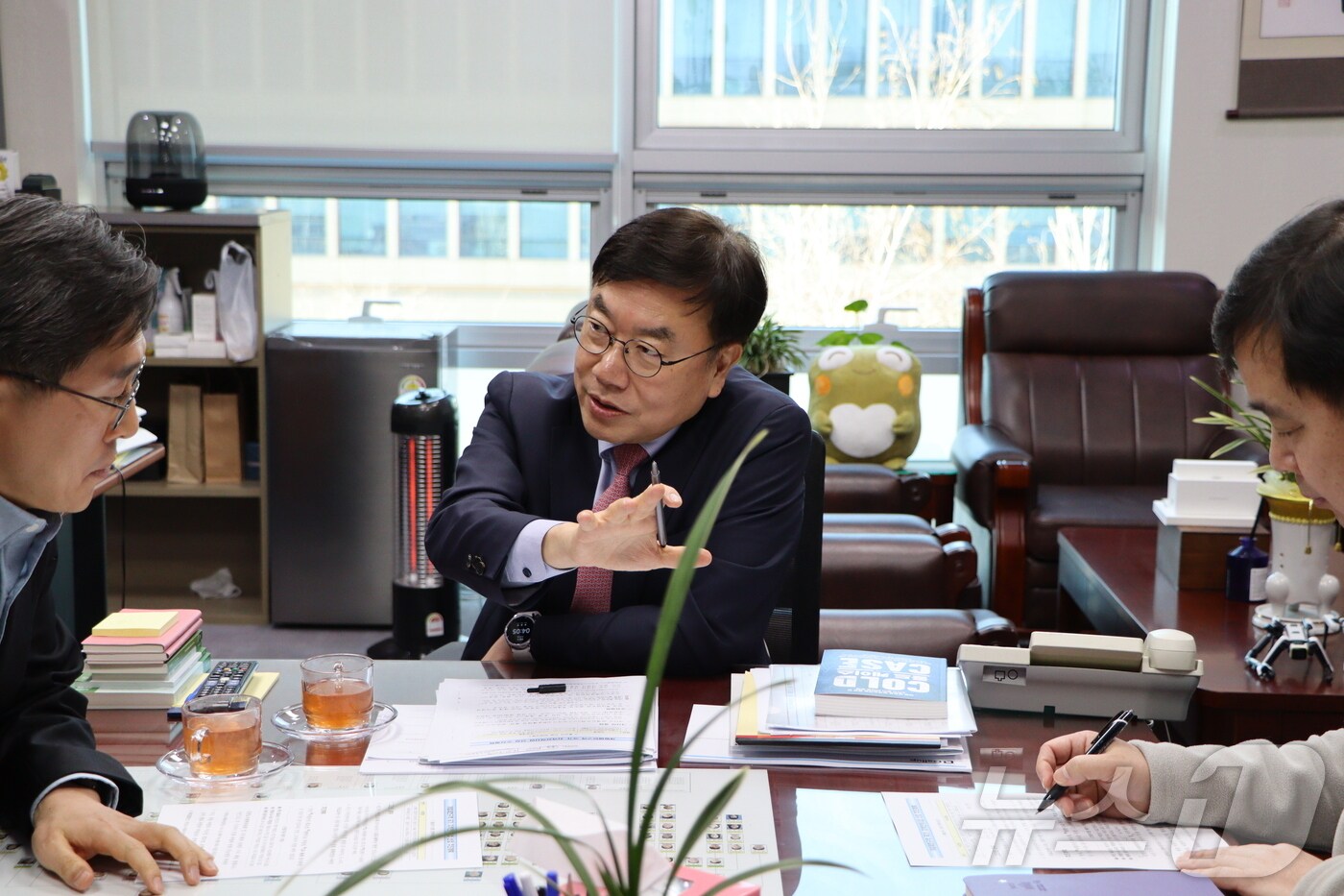 서범수 국민의힘 의원(울산 울주군)이 국토부, 한국농어촌공사 등 과 릴레이 회의를 가졌다.(서범수 의원실 제공. 재판매 및 DB 금지) /뉴스1