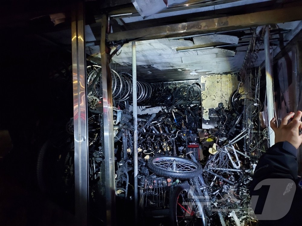 13일 오후 7시 39분께 전북 익산시 인화동 한 자전거 매장에서 불이 났다.(전북소방 제공. 재판매 및 DB금지) 2025.2.13/뉴스1 