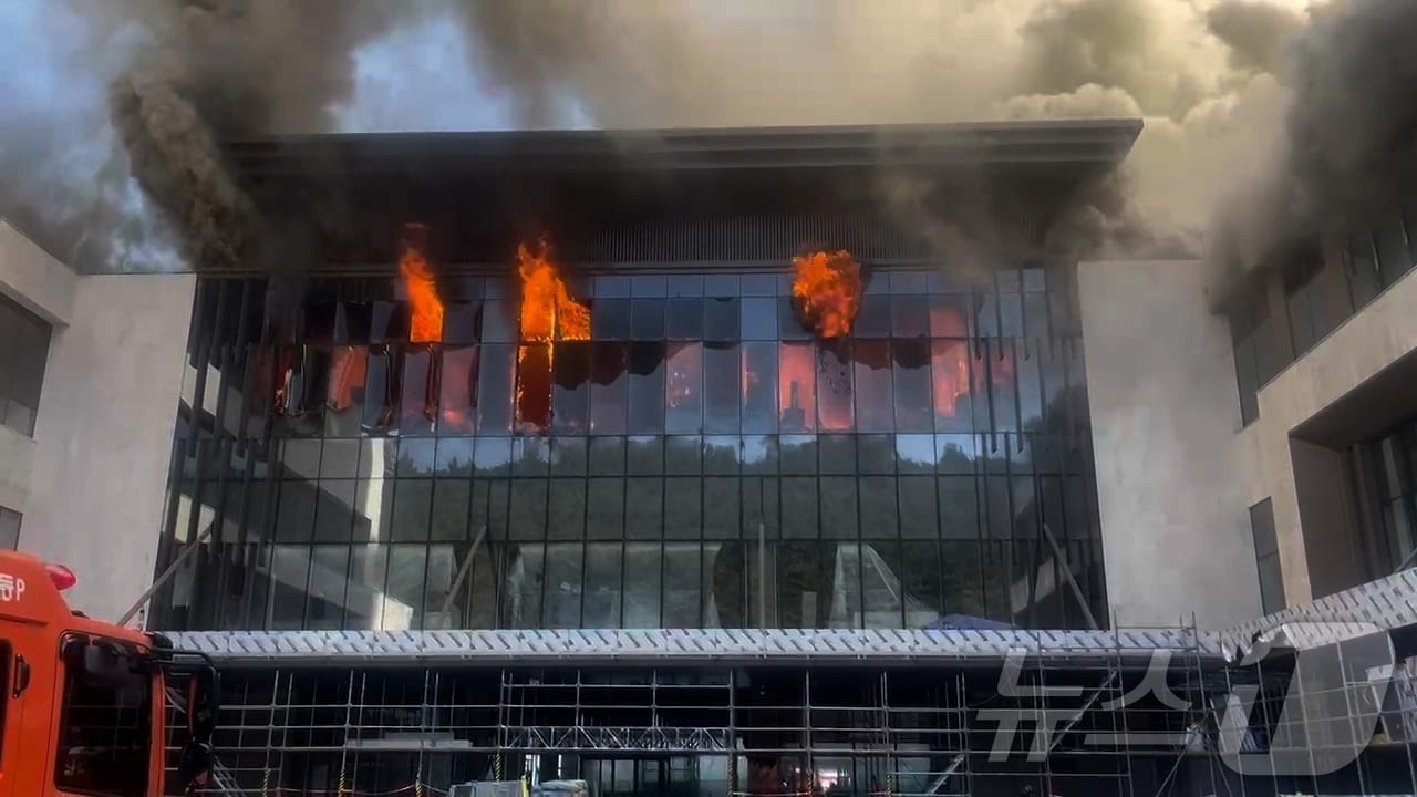 14일 오전 부산 기장군 반얀트리 호텔 신축 공사장에서 화재가 발생해 다수의 사상자가 발생했다. (부산경찰청 제공, 재판매 및 DB 금지)2025.2.14/뉴스1 ⓒ News1 조아서 기자