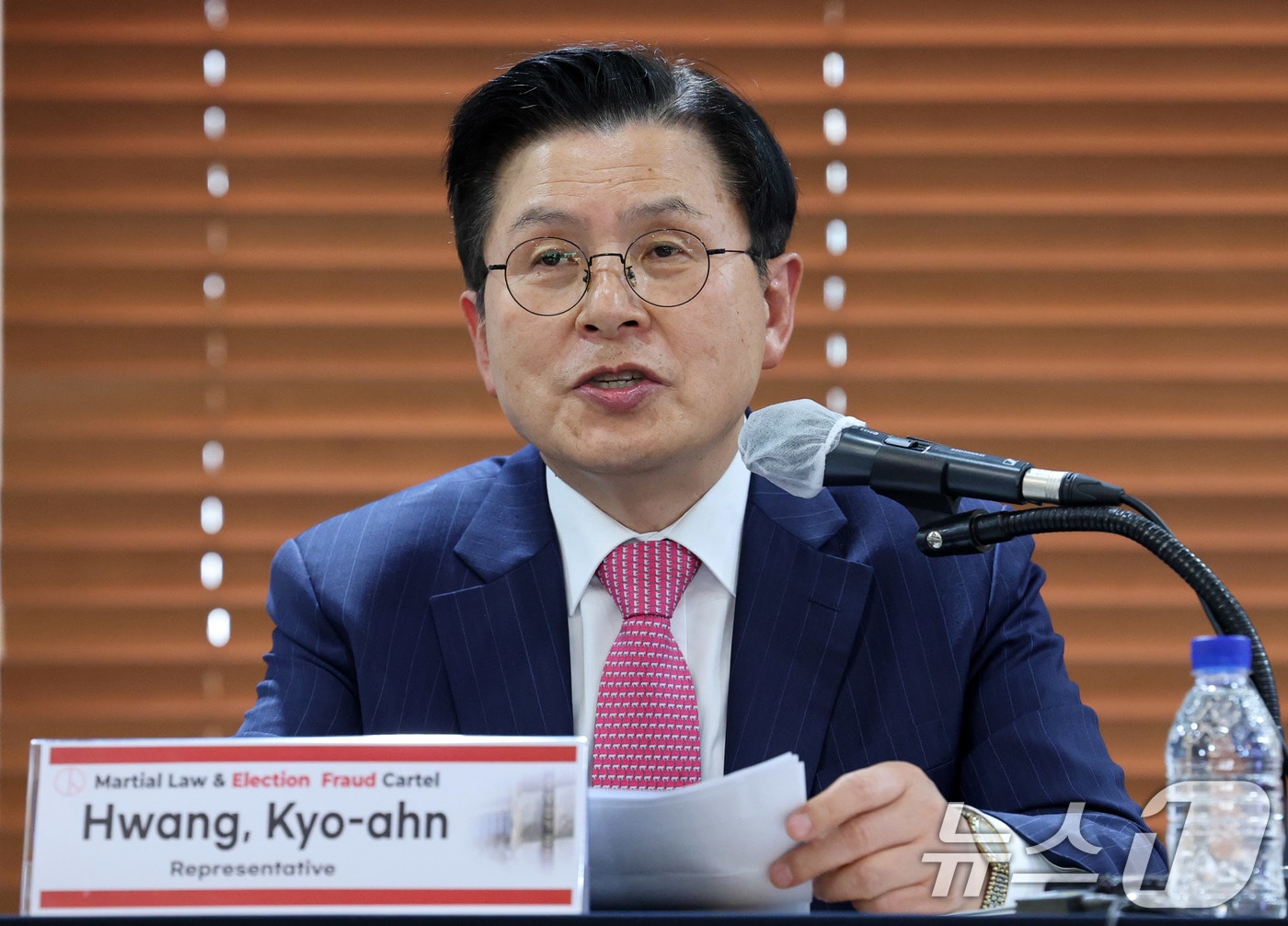 황교안 전 국무총리가 14일 서울 중구 한국프레스센터에서 ‘비상계엄과 부정선거 사기 카르텔’을 주제로 외신기자회견을 하고 있다. 2025.2.14/뉴스1 ⓒ News1 박세연 기자