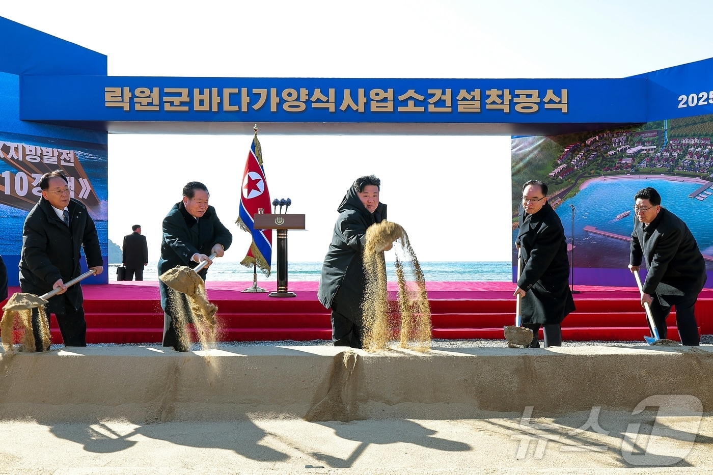 &#40;평양 노동신문=뉴스1&#41; = 북한 노동당 기관지 노동신문은 이날 &#34;조선노동당 중앙위원회 제8기 제11차 전원회의가 결정한 2025년도 지방 발전 계획에 따라 함경남도 낙원군에 현대적인 대규모 바닷가 양식기지가 새로 건설되게 된다＂라고 보도했다. [국내에서만 사용가능. 재배포 금지. DB 금지. For Use Only in the Republic of Korea. Redistribution Prohibited] rodongphoto@news1.kr