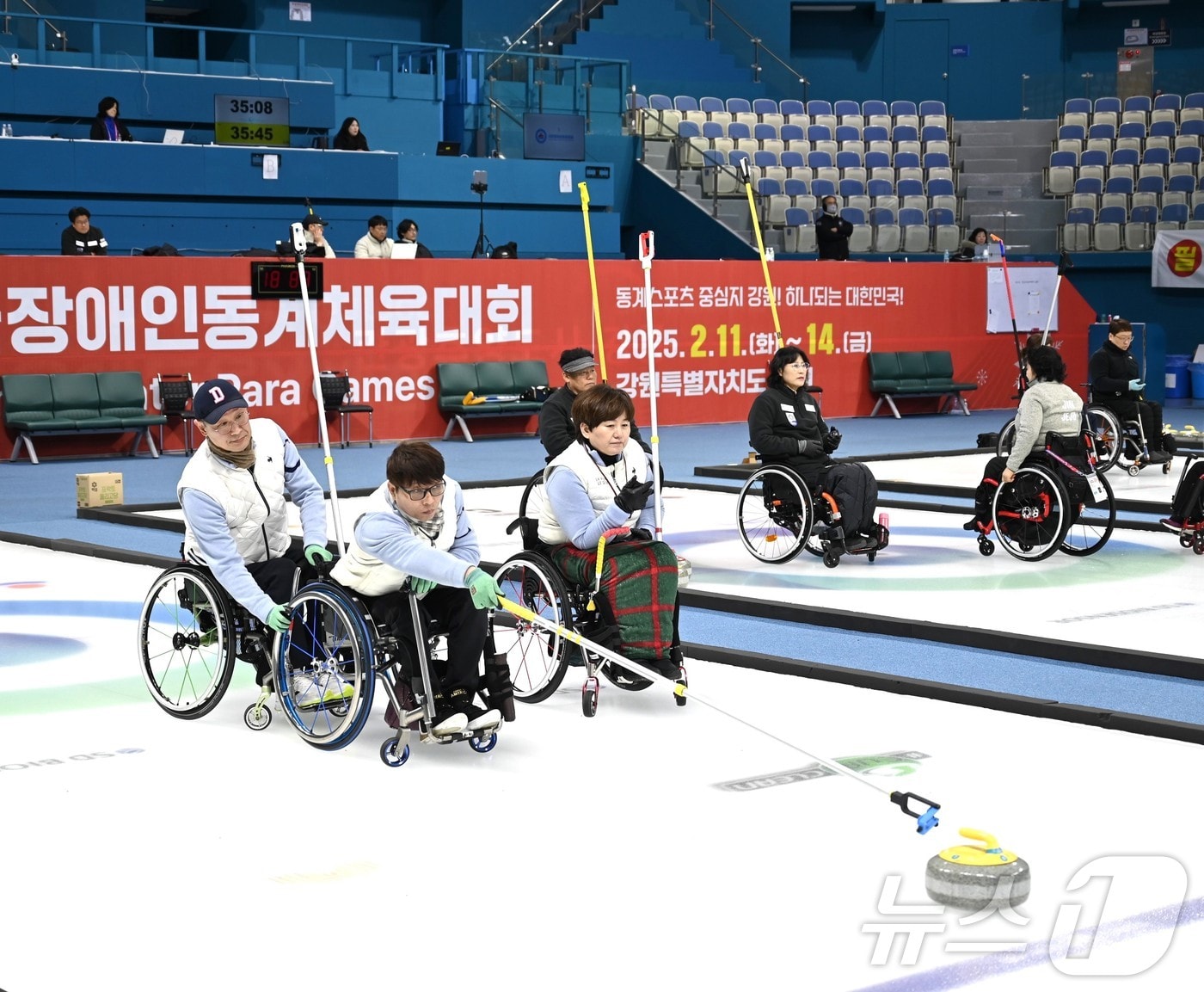 충남선수단(휠체어컬링 혼성 4인조)이 ‘제22회 전국장애인동계체육대회’에 출전하고 있다.(충남도장애인체육회 제공. 재판매 및 DB금지) /뉴스1