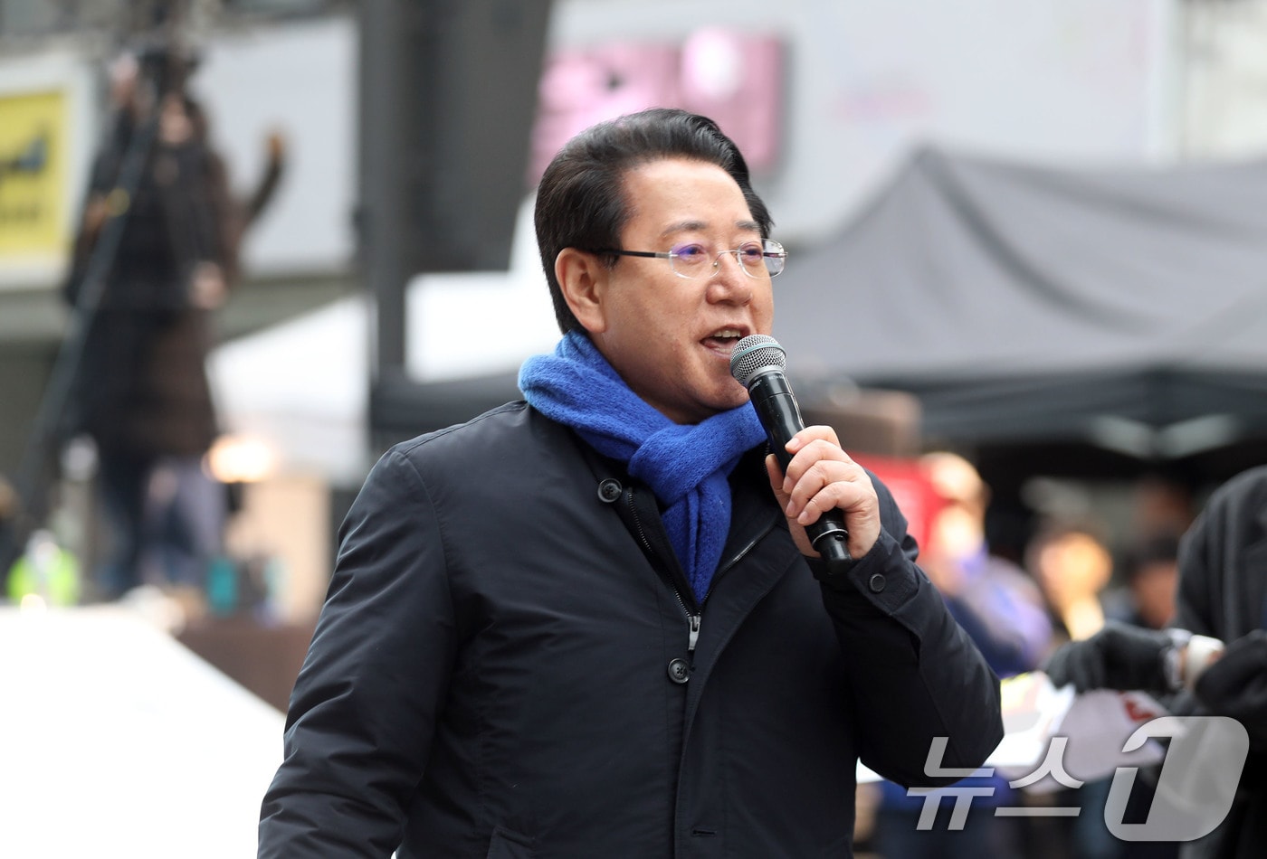 15일 광주 동구 금남로 일대에서 열린 제14차 광주시민총궐기대회에서 김영록 전남도지사가 발언하고 있다. 2025.2.15/뉴스1 ⓒ News1 박지현 기자