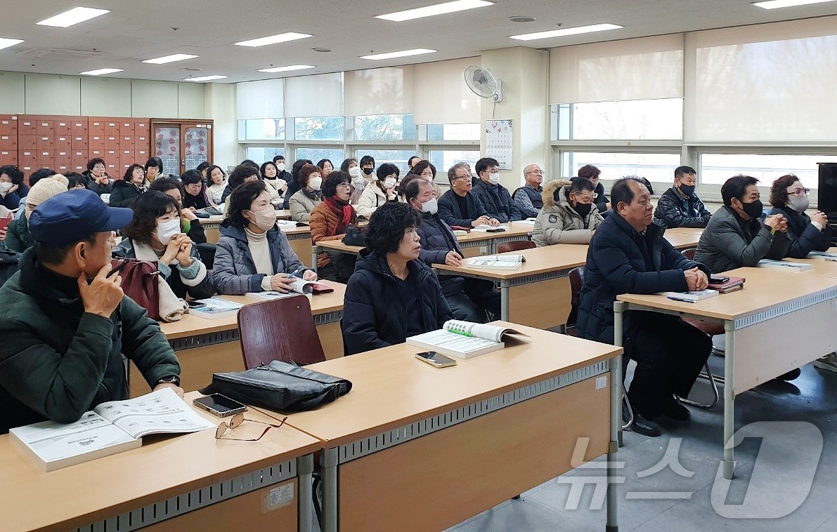 대구 달서구 고독사 예방 돌봄 및 생활환경 개선 사업단 '달수·달희단' 교육 모습. (달서구 제공. 재판매 및 DB 금지)