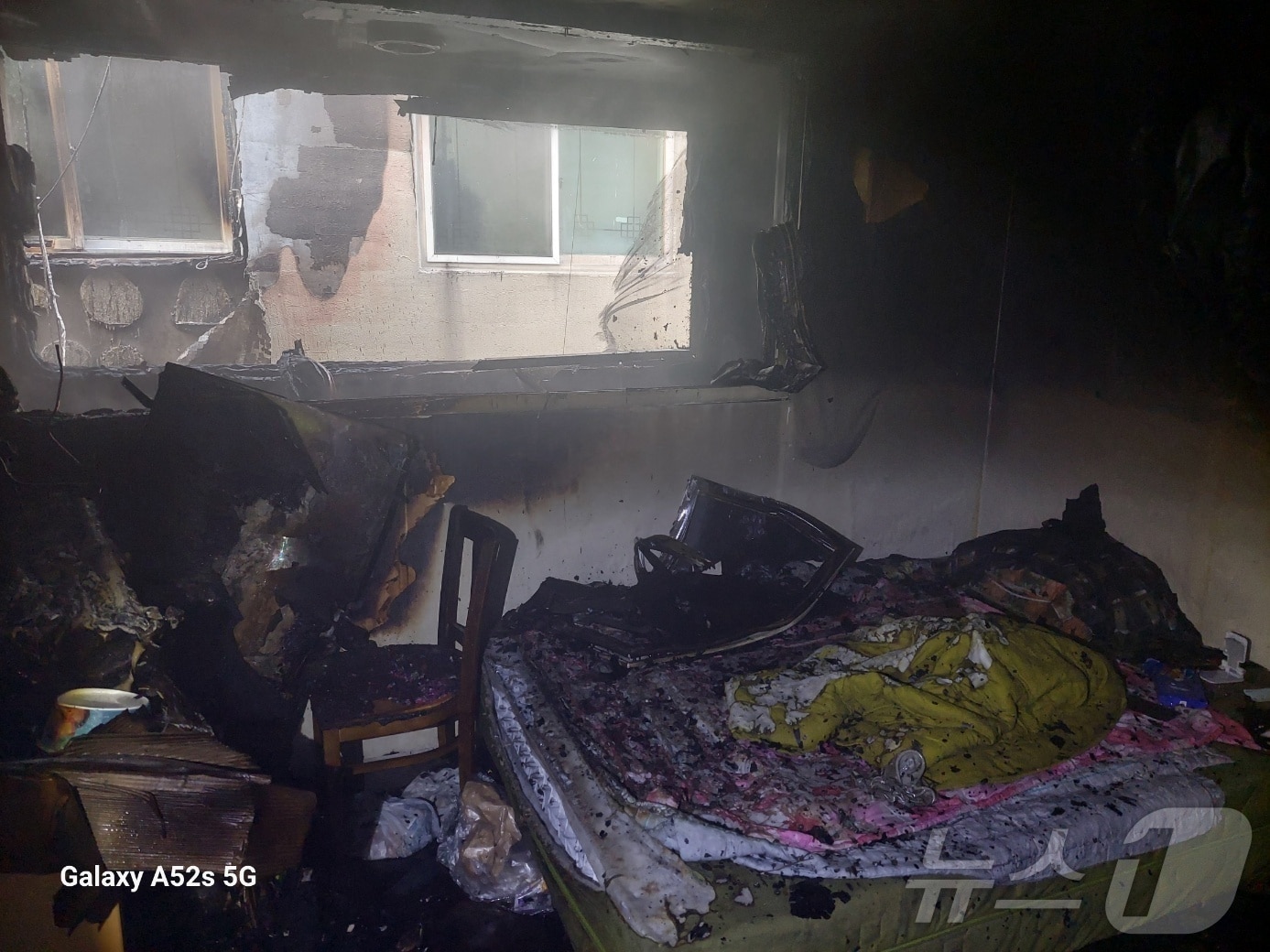 16일 오전 7시 56분쯤 인천시 미추홀구 도화동 소재 아파트 6층에서 불이 났다.&#40;인천소방본부 제공. 재판매 및 DB금지&#41;2025.2.17/뉴스1