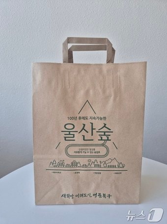 울산 북구가 '동네 빵집 살리기' 일환으로 지역 소규모 제과점에 제과·제빵봉투를 제작해 지원한다고 17일 밝혔다.(울산 북구 제공. 재판매 및 DB 금지) /뉴스1