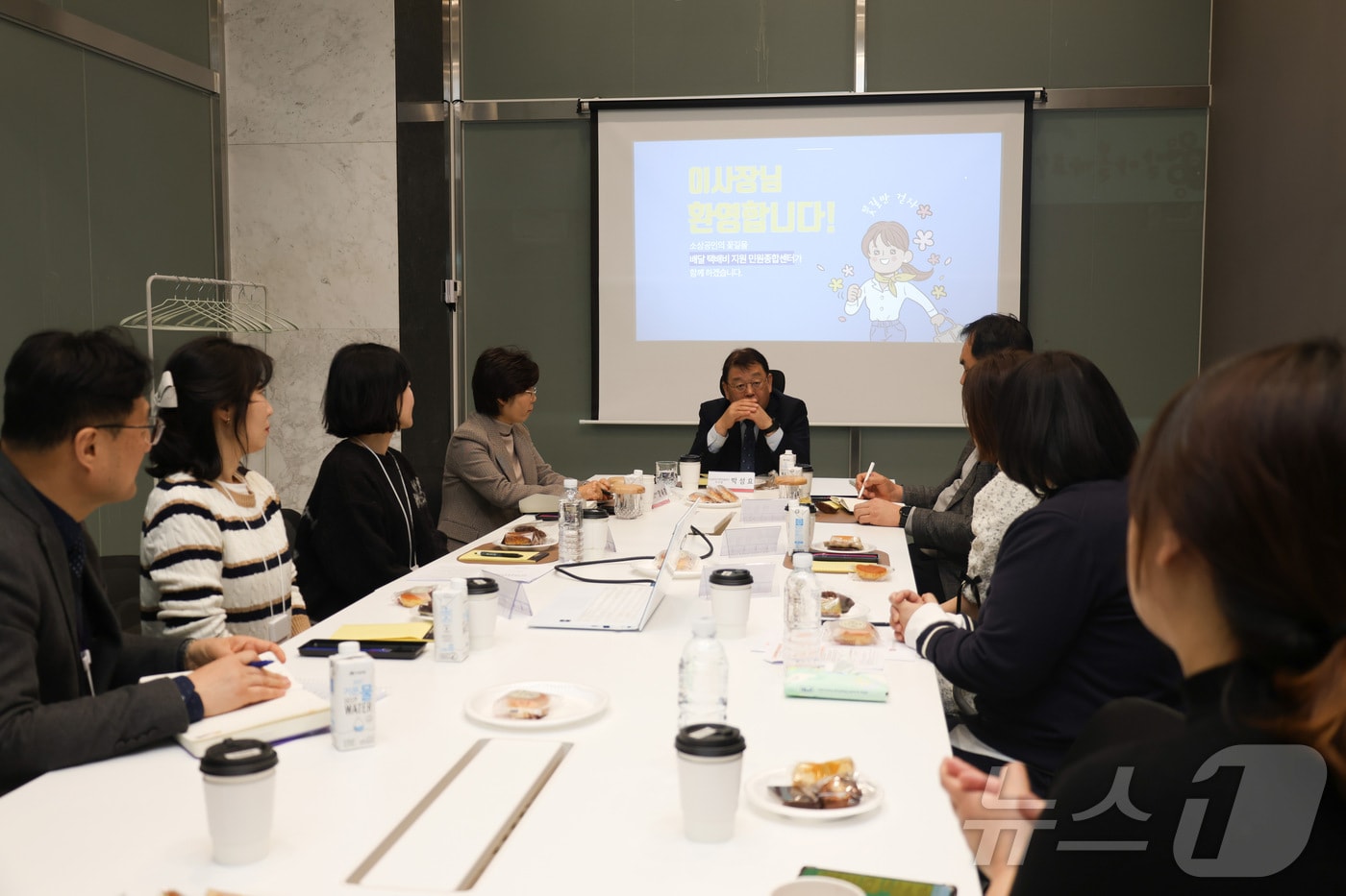 13일 박성효 소상공인시장진흥공단 이사장이 대전에 위치한 소상공인 배달·택배비 지원 콜센터에 방문해 사전 점검을 실시했다. (소상공인시장진흥공단 제공)