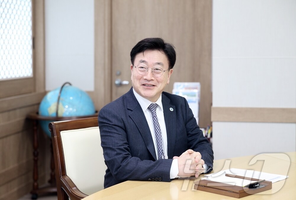 윤원석 인천경제자유구역청장이 뉴스1과 인터뷰를 하고 있다. (인천경제자유구역청 제공) / 뉴스1