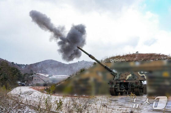 백령도에서 열린 해상사격훈련에서 K-9자주포가 실사격을 하고 있다. &#40;해병대사령부 제공&#41;