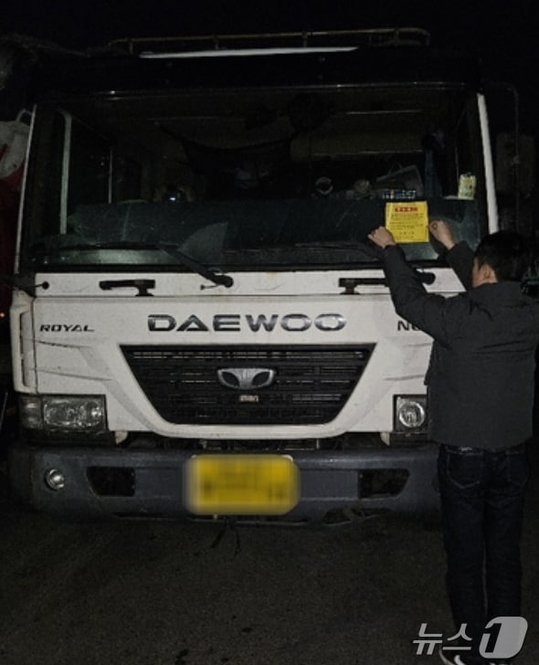 경북 포항시가 교통사고 예방과 시민들의 안전을 위해 사업용 자동차의 밤생 주차 단속을 강화한다고 18일 밝혔다.  (포항시제공. 재판매 및 DB금지) 2025.2.18/뉴스1