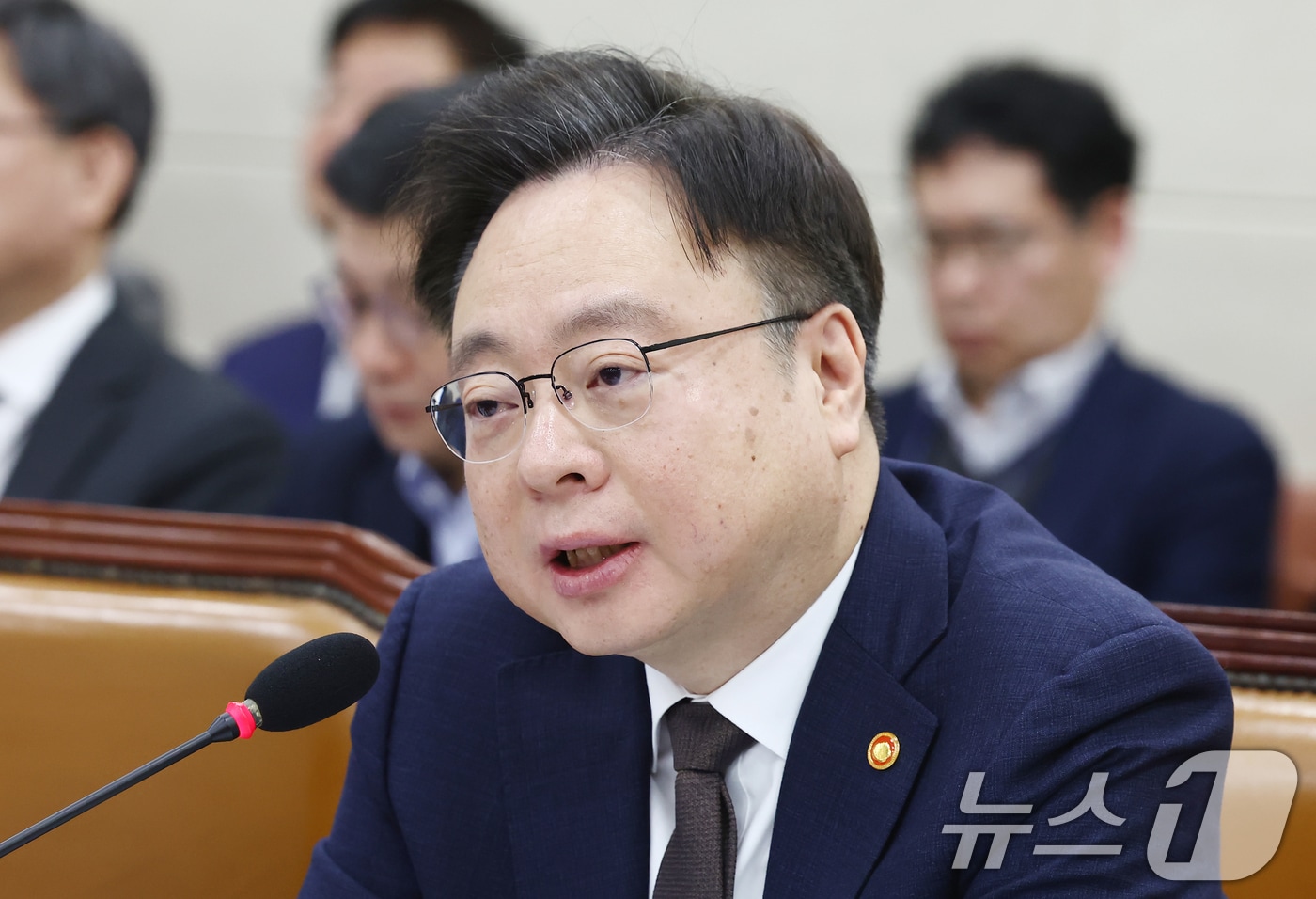 조규홍 보건복지부 장관이 18일 오전 서울 여의도 국회에서 열린 보건복지위원회 전체회의에서 의원 질의에 답변하고 있다. 2025.2.18/뉴스1 ⓒ News1 김민지 기자