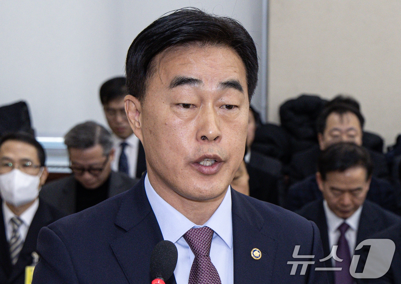 허석곤 소방청장이 18일 오전 서울 여의도 국회에서 열린 제422회 국회(임시회) 행정안전위원회 제1차 전체회의에서 업무보고를 하고 있다. 2025.2.18/뉴스1 ⓒ News1 이재명 기자