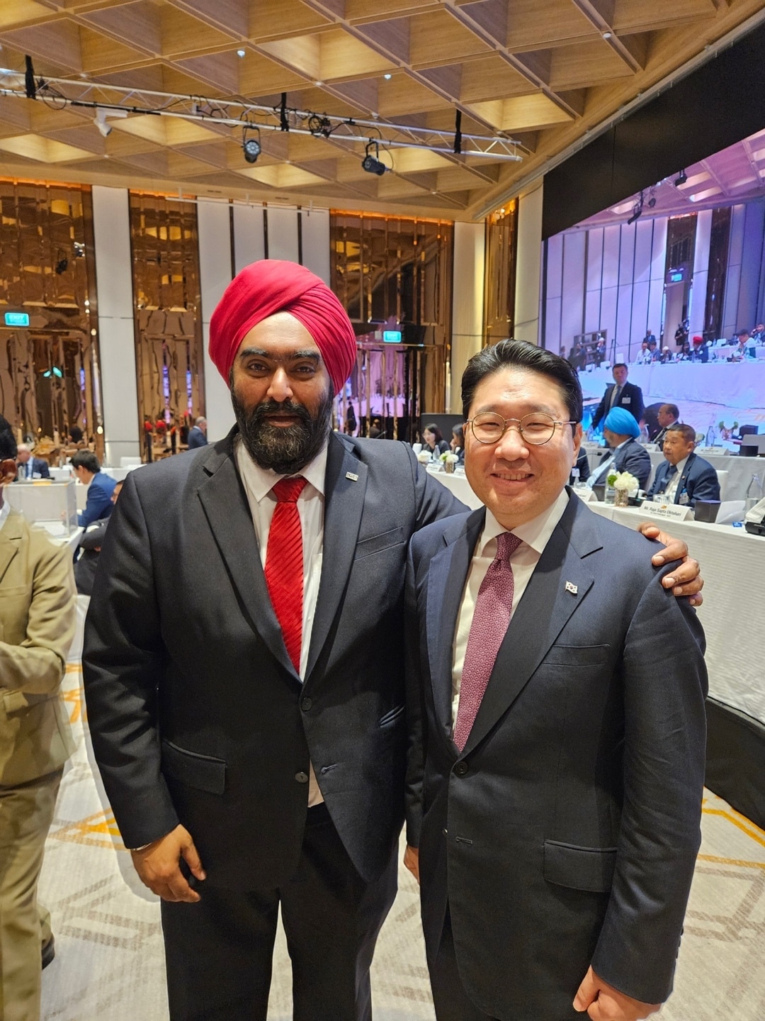 아말짓 싱길 아시아사이클연맹 회장(왼쪽)과 이상현 대한사이클연맹 회장(대한사이클연맹 제공)