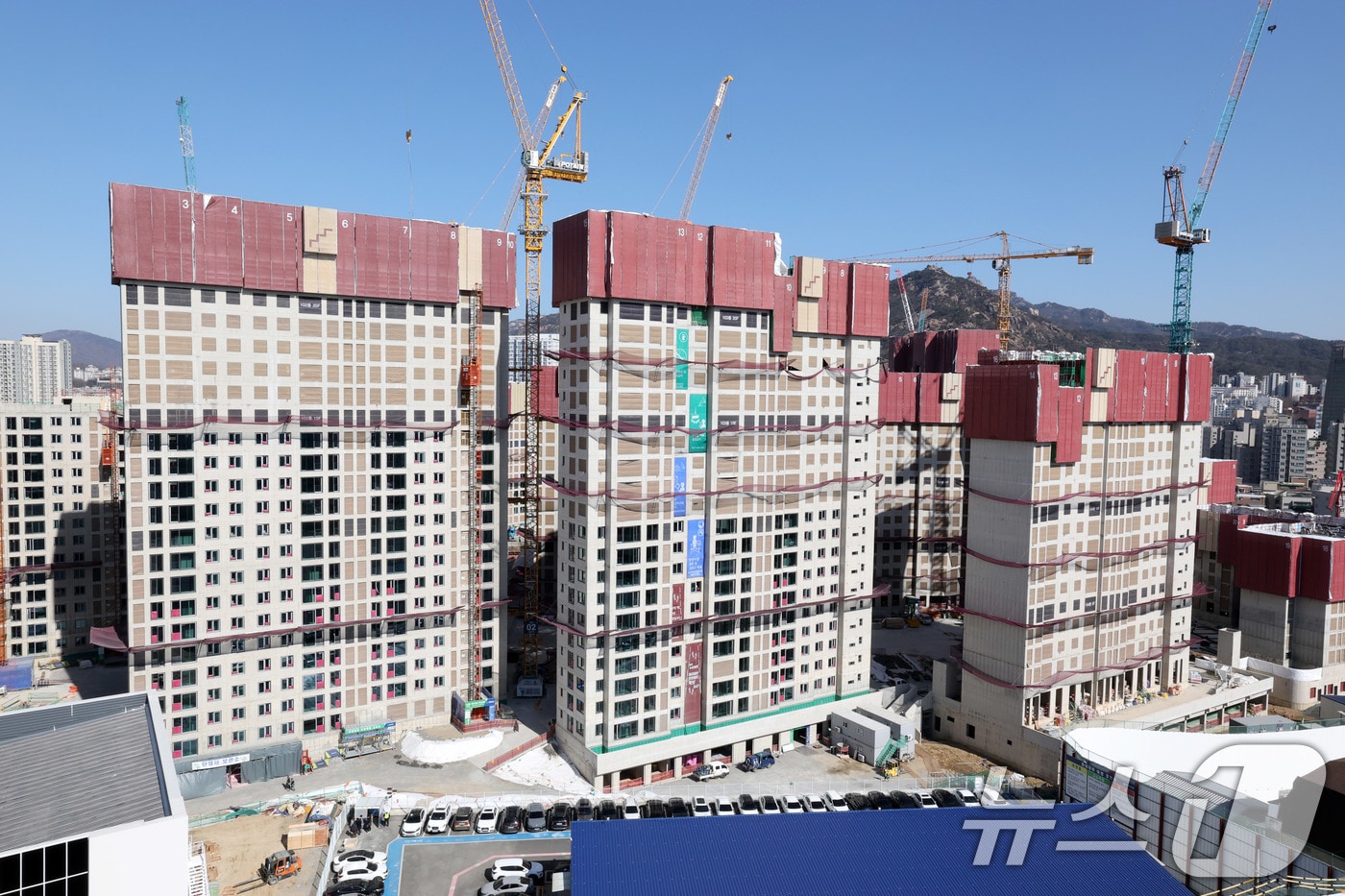 서울시내 한 아파트단지 공사현장. (사진은 기사 내용과 무관함) 2025.2.18/뉴스1 ⓒ News1 박세연 기자