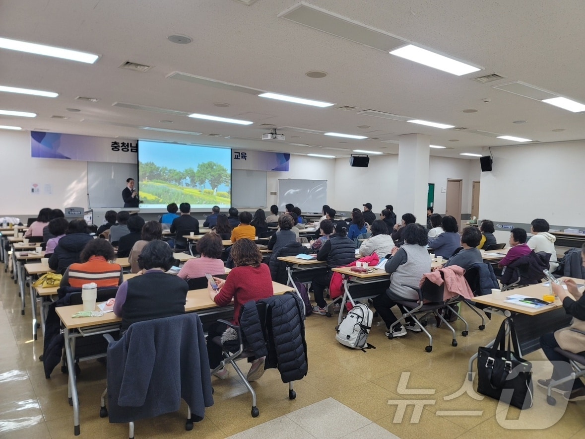 충남교육청이 2월말 정년퇴직자 재취업지원서비스 교육을 진행하고 있다. (충남교육청 제공. 재판매 및 DB금지) /뉴스1
