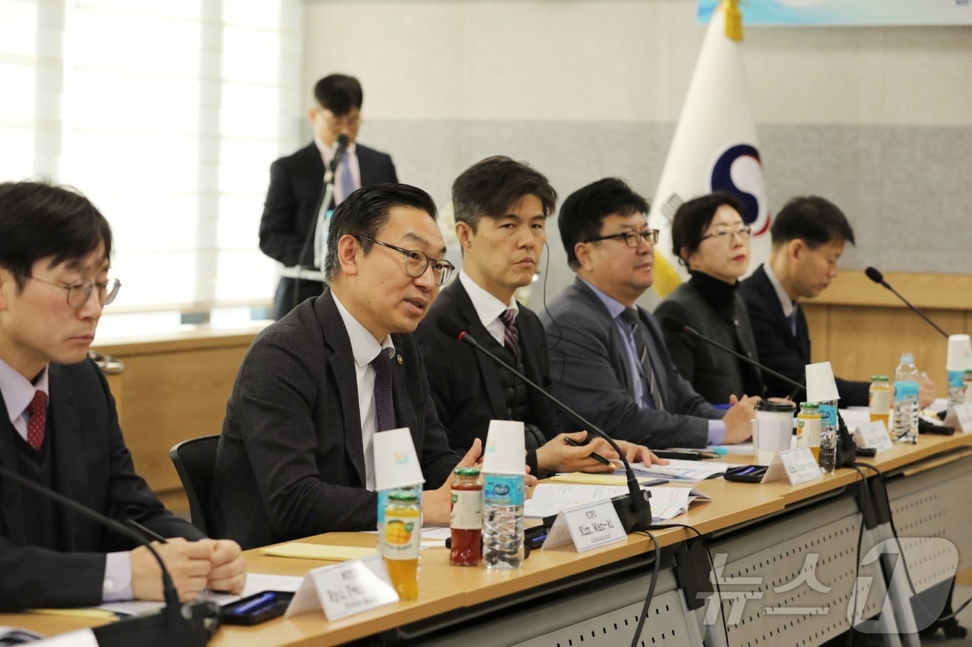 김완기 특허청장(왼쪽에서 2번째)이 간담회를 진행하고 있다.(특허청 제공.재판매 및 DB금지)/뉴스1