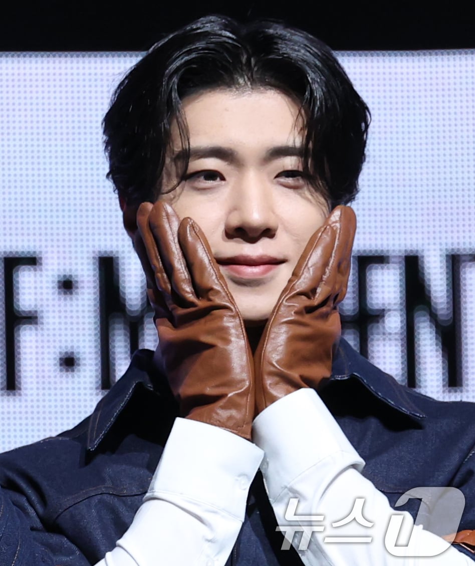 그룹 온앤오프(ONF)의 와이엇이 18일 서울 용산구 블루스퀘어에서 가진 정규 2집 Part.1 ‘ONF:MY IDENTITY’ 쇼케이스에서 포즈를 취하고 있다. 2025.2.18/뉴스1 ⓒ News1 권현진 기자