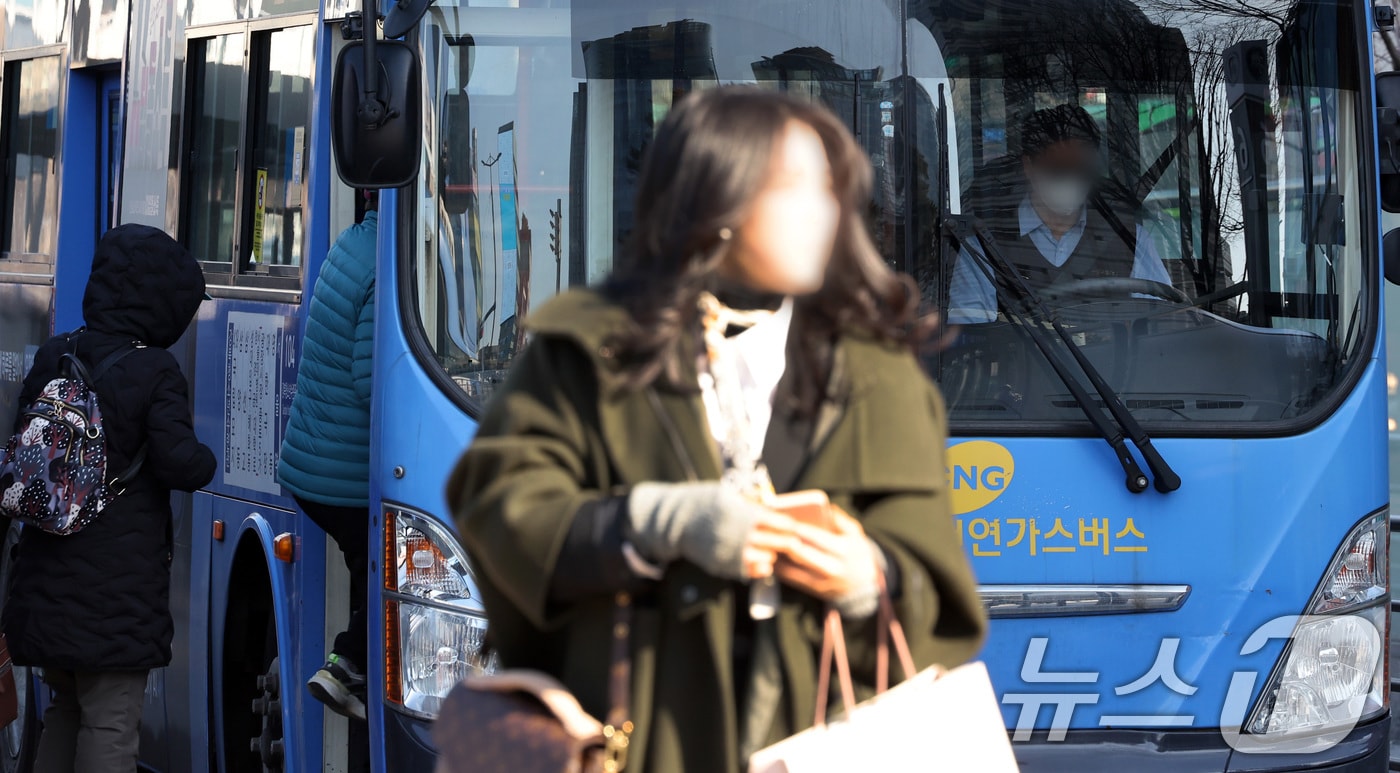  서울역 택시승하차장의 모습.(사진은 기사 내용과 무관함) 2025.2.19/뉴스1 ⓒ News1 이동해 기자